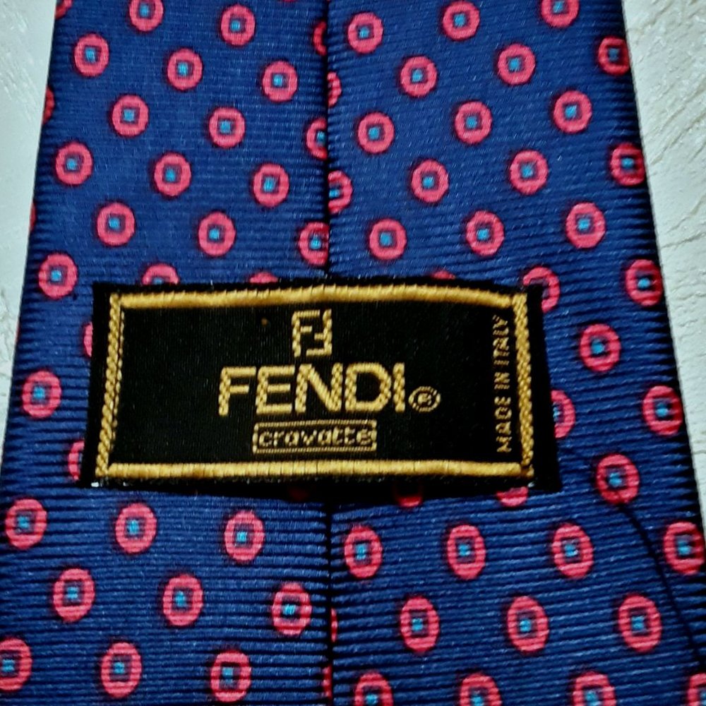 Beautiful FENDI CRAVATTE TIE 100% Silk Necktie